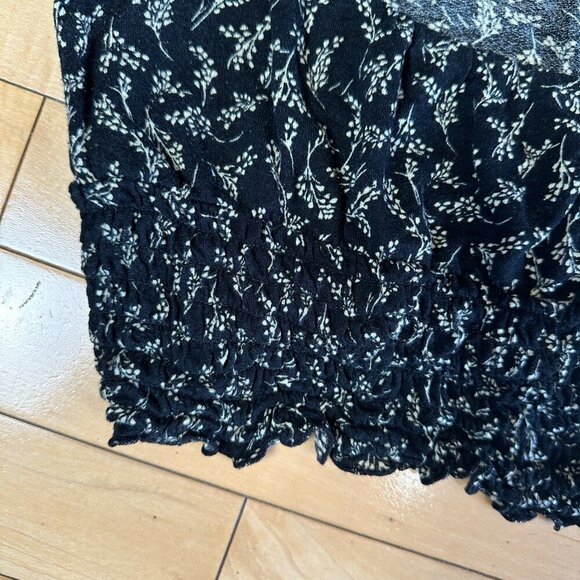 URBAN OUTFITTERS FLoral Puff Sleeve Crop Top Blouse with Smocking Size Small - Picture 3 of 9